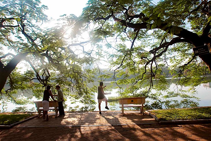 vietnamtravel20's tweet photo. Hoan Kiem Lake is a relic that has seen many ups and downs in the history of Hanoi. As one of the symbols of the capital, it is an unmissable destinat
ion for visitors to the capital.
#Hanoicity_tours #vietnam_tour #Hanoi_Street_Food #honeymoon #adventure_tour #Hoan_kiem_lake https://t.co/2tQGyOz9EO