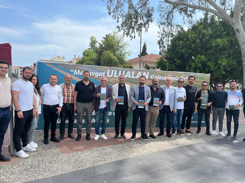 ulualanplatform's tweet photo. ���Manavgat Cumhuriyet Meydanı standımızda imza kampanyamız tüm hızıyla sürüyor.

Kampanyamıza verdikleri desteklerden dolayı tüm halkımıza teşekkür ederiz. 
#ulualanmanavgatındır
#ulualanadokunma https://t.co/gWzGWNVhUh