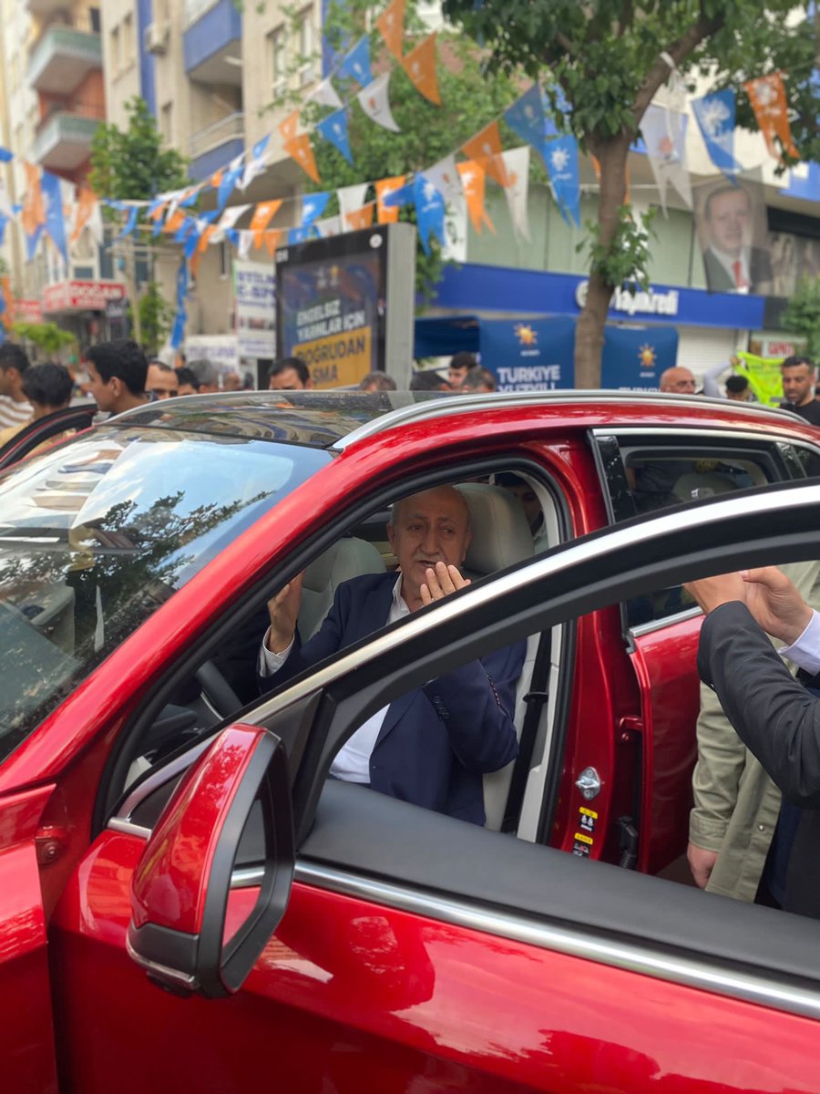 Tsknkbrr's tweet photo. Bugün Batman da yerli ve milli otomobilimize TOGG’a binen dedem, heyecandan ve aşırı sevgiden ağlamış mıdır🥹 Reis gör şu dedemi yaaa @RTErdogan @Togg2022 https://t.co/s8vSdDBwVZ