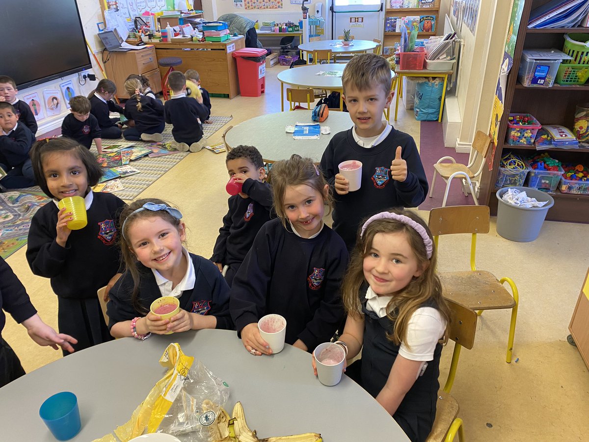BallinderreenNS's tweet photo. Junior Infants have been enjoying learning all about the EU through the #BFGTOEU project. The smoothie lesson was a firm favourite 🇪🇺 🇪🇺#BigFriendlyGuideToTheEuropeanUnion @HubEuropCitizen https://t.co/0yvsHk1JOe