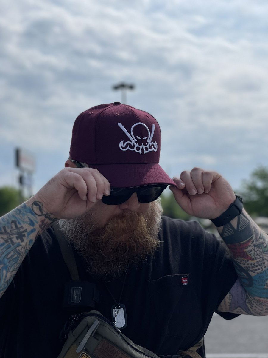 BRKCP_'s tweet image. It’s #DionicDay on #FittedFriday! @DionicWorldwide is dropping some heat over on his website so go check it out! #HatTwitter #HatHead