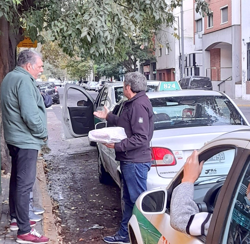 BeronTaxi's tweet photo. #MATEAMOS🧉en la Parada de Taxis de la Clínica Ipensa ( calle 4 y esquina 59 ) charlamos con los colegas del tránsito, nuestra hermosa ciuda y de todo un poco .
#yoamomiciudad💖  @JulioGarro https://t.co/dijhWDOrsq