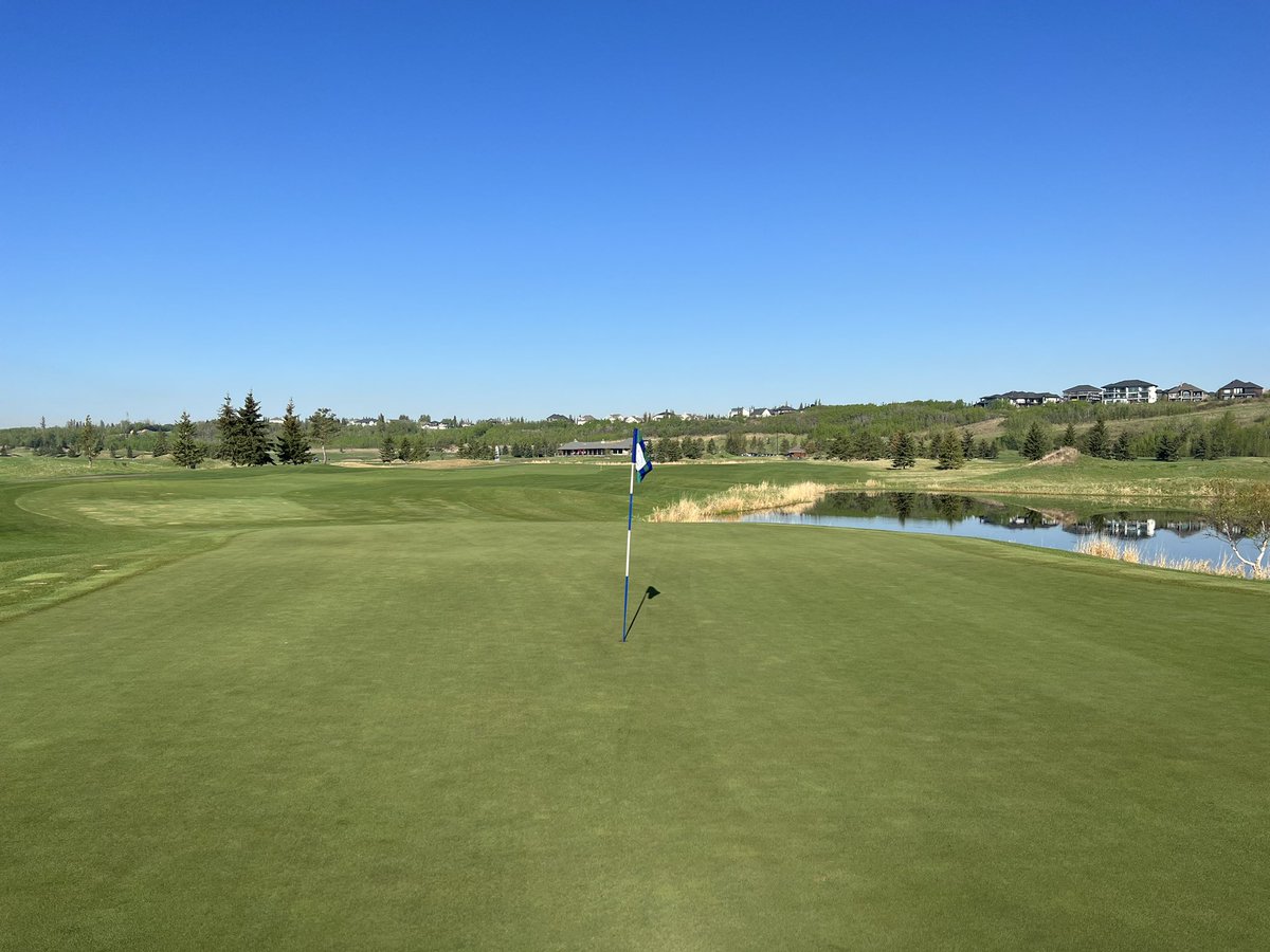 QuarryEdmonton's tweet image. There’s a lot going on in this picture that has us very excited! Summer, is that you?!

- Not a cloud in the sky ☀️
- How bout those surfaces 👀
- Patio lingering in the distance for your post round refreshments ⛱️🍻

#DiscoverTheQ | #YEG