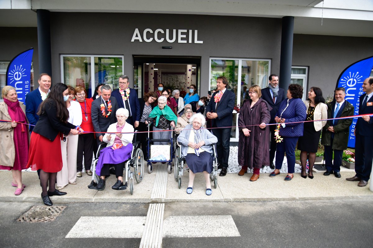CDEssonne's tweet photo. 🎂Le Sega souffle ses 1️⃣0️⃣ bougies !  

👴Le Service essonnien du grand âge gère 7 Ehpad.

📍Il a été créé par le Département pour offrir aux Essonniens des maisons de retraite publiques de qualité et accessibles financièrement.

▶️ https://t.co/3HXCPJA8Ij https://t.co/Txe20MLgcq