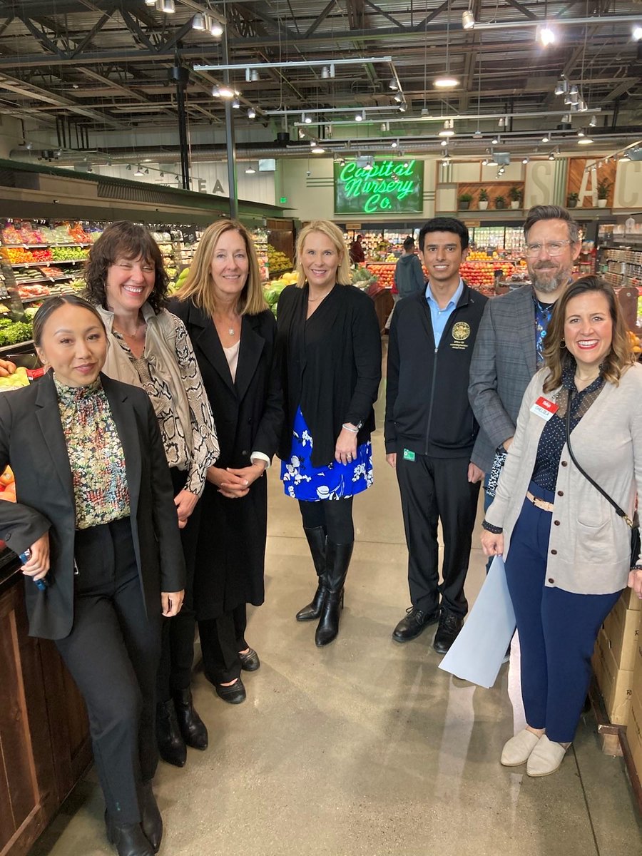 Special thanks to @raleys for allowing us to spend time in their beautiful Sacramento store with @CalGrocers to highlight the importance of #AB660. This bill would standardize food date language on products, reduce waste, and eliminate consumer confusion. #CALeg