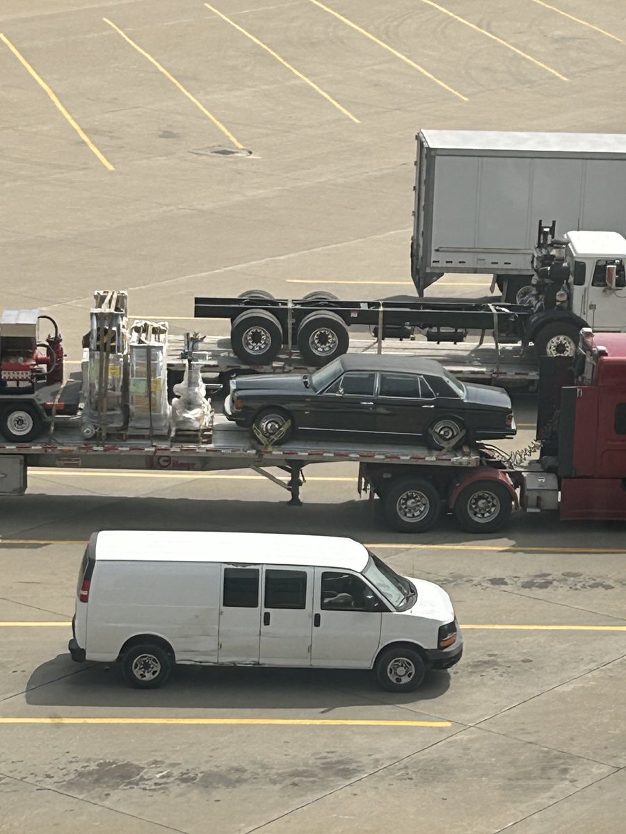 WarrenAskew2's tweet image. Rolls Royce anyone? #ThingsThatCrossTheBorder
#EconomicEngine #Bridges #infrastructure #CrossBorder @RollsRoyce @rollsroycecars