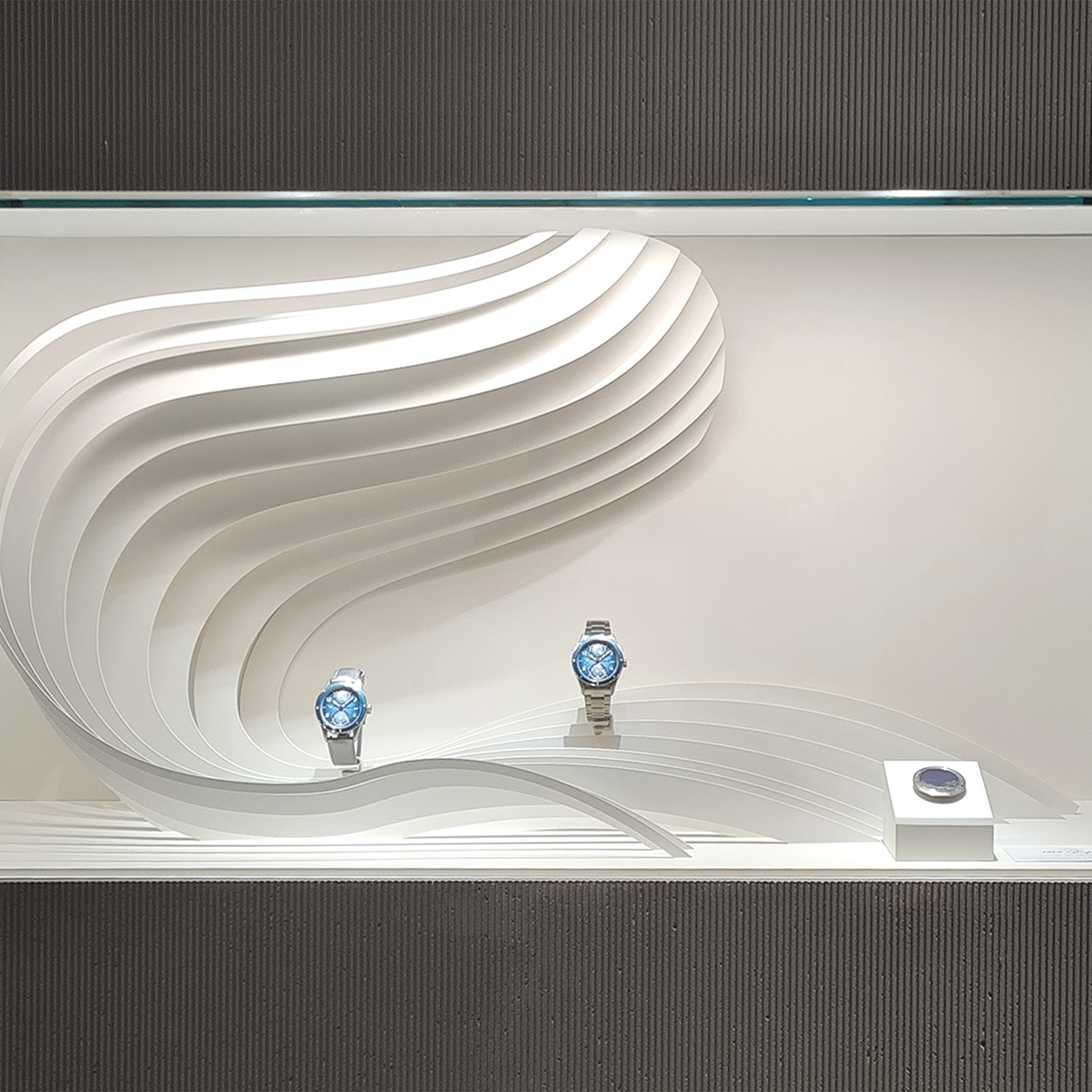 StudioJMGady's tweet photo. Dive into our @montblanc Window display created for @watchesandwonders fair. A focus into watches displays, delicately enhancing the link between time, art of writing and mountain exploration. #writethetime #design #frenchdesign #visualmerchandising
#StoreDisplay #WindowDisplay https://t.co/mWQ9ag54KI