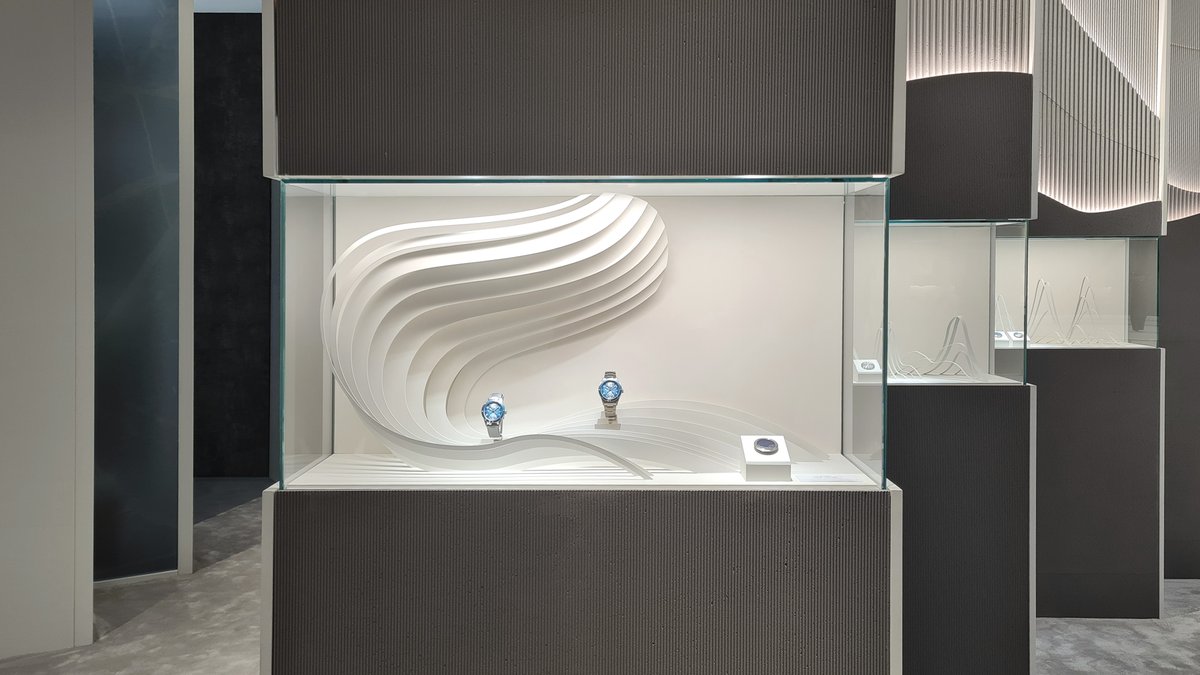 StudioJMGady's tweet photo. Dive into our @montblanc Window display created for @watchesandwonders fair. A focus into watches displays, delicately enhancing the link between time, art of writing and mountain exploration. #writethetime #design #frenchdesign #visualmerchandising
#StoreDisplay #WindowDisplay https://t.co/mWQ9ag54KI