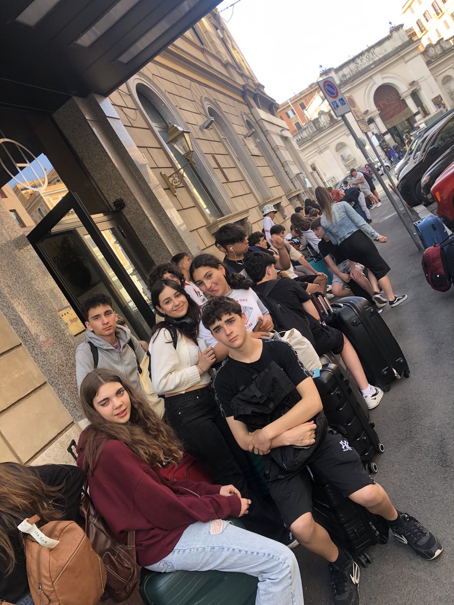 INSdeSales's tweet photo. Preparats des de #Roma23 per tornar a casa. Han estat uns dies molt intensos i divertits. Famílies ja tornem!!! 🛫 https://t.co/tvbodZQs7e
