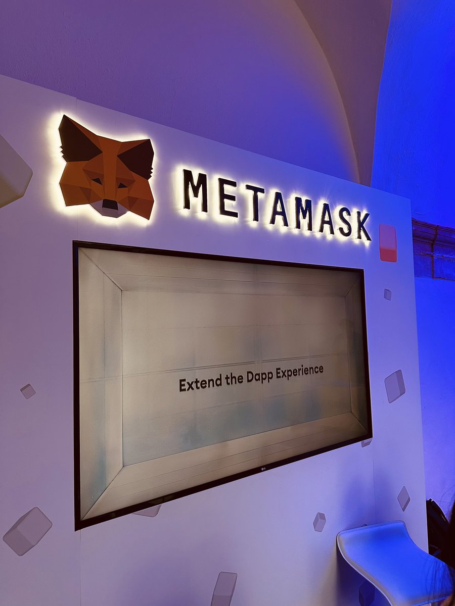 mirkogarozzo's tweet image. We are kicking off @ETHGlobal Lisbon 🇵🇹 🇵🇹 We have $10k in total bounties for the best dapps and snaps! Come hack on @MetaMask and @LineaBuild