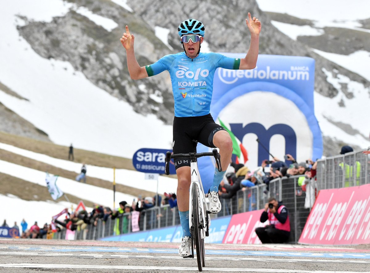 DeLeadOut's tweet image. 2⃣ 2⃣0⃣6⃣ helderzienden namen Davide #Bais in hun ploeg.

"Voor de 10 strijdlustpunten", zeiden ze. 

Uiteindelijk werden het er 110 in een bergetappe.

#GiroDiLeadOut🇮🇹