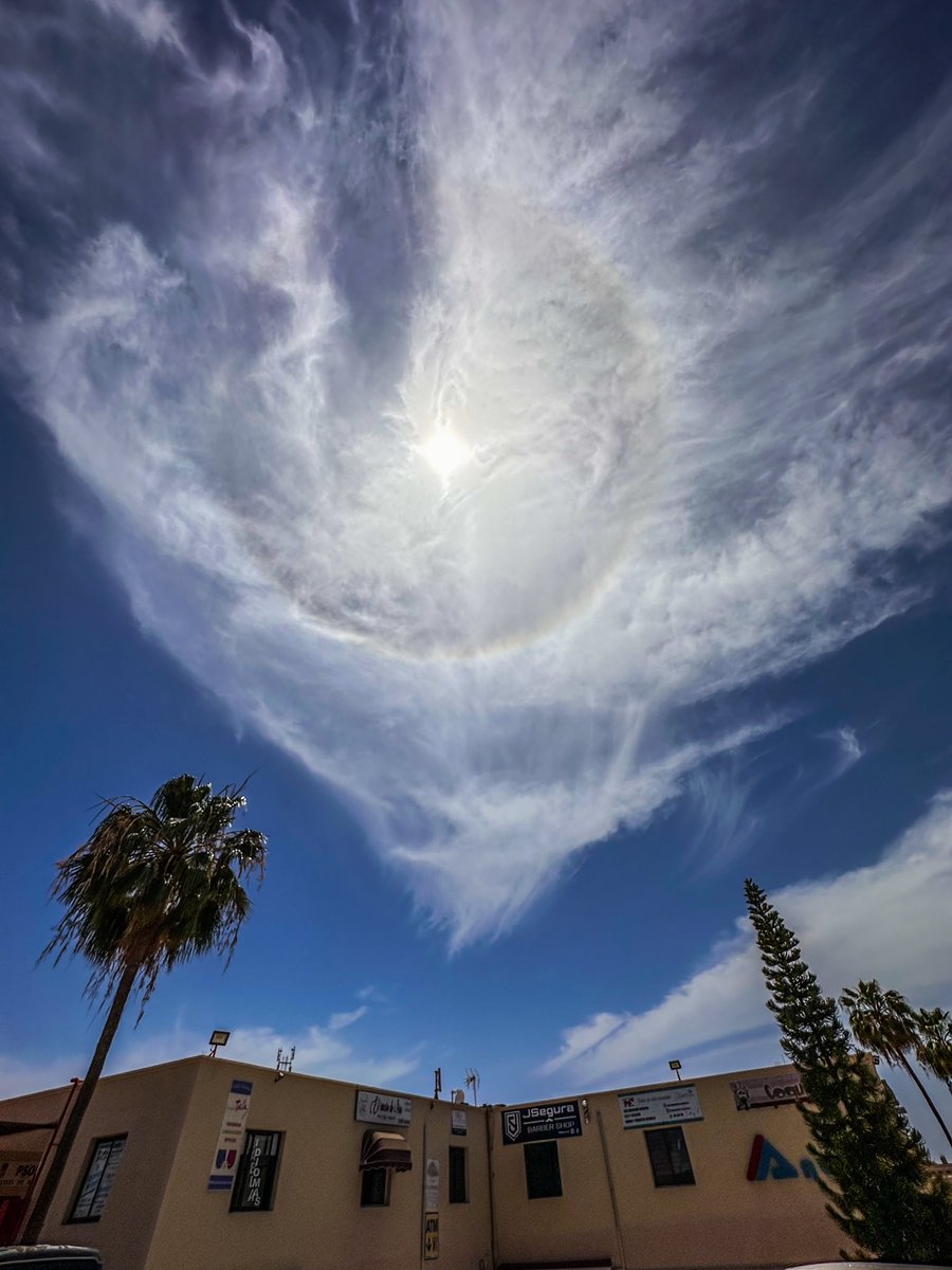 Nuevo halo solar en arguineguin hoy . @VickyPalmaMeteo @Efemeridesmeteo @AGMCan @tenerife_meteo @meteo_la_gomera @RAM_meteo @MayNaomiPhotog1