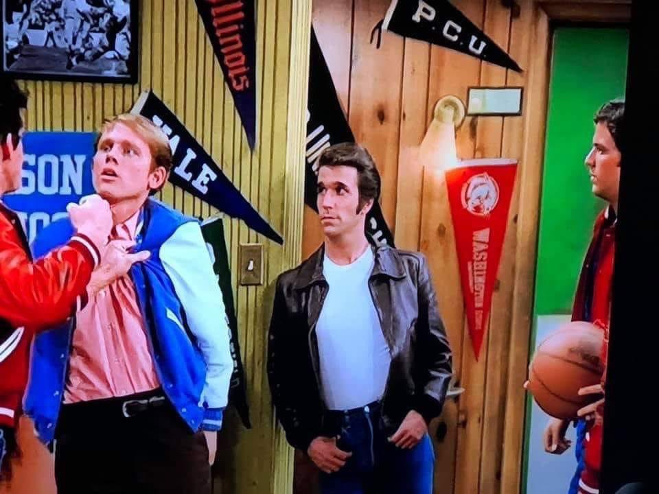 Babers01's tweet photo. @hwinkler4real you see that Washington State pennant behind you? Was that real or did someone photoshop this pic??? #gocougs #cougforlife FYI I loved your fly fishing tweets/pics. https://t.co/NBtJ4zELZf