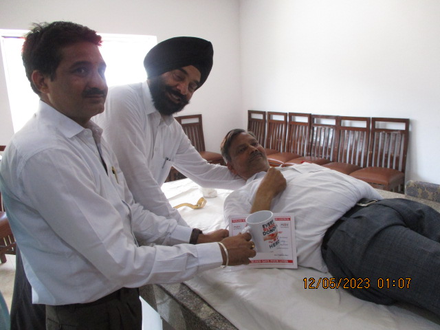 punjabsacs's tweet photo. VBD camp organized by Blood center CH Bathinda .
#HIVspread #Helpline1097 #PSACS #HIVawareness #GetTested #GetTreated #NACO #NACOIndia #WHO #AIDSFreeIndia #HIVFreeIndia #FightHIV #Punjabgovt #bloodbank #thalassemiaawareness #Thalassemia #redribbonclub https://t.co/awCC06xTj7