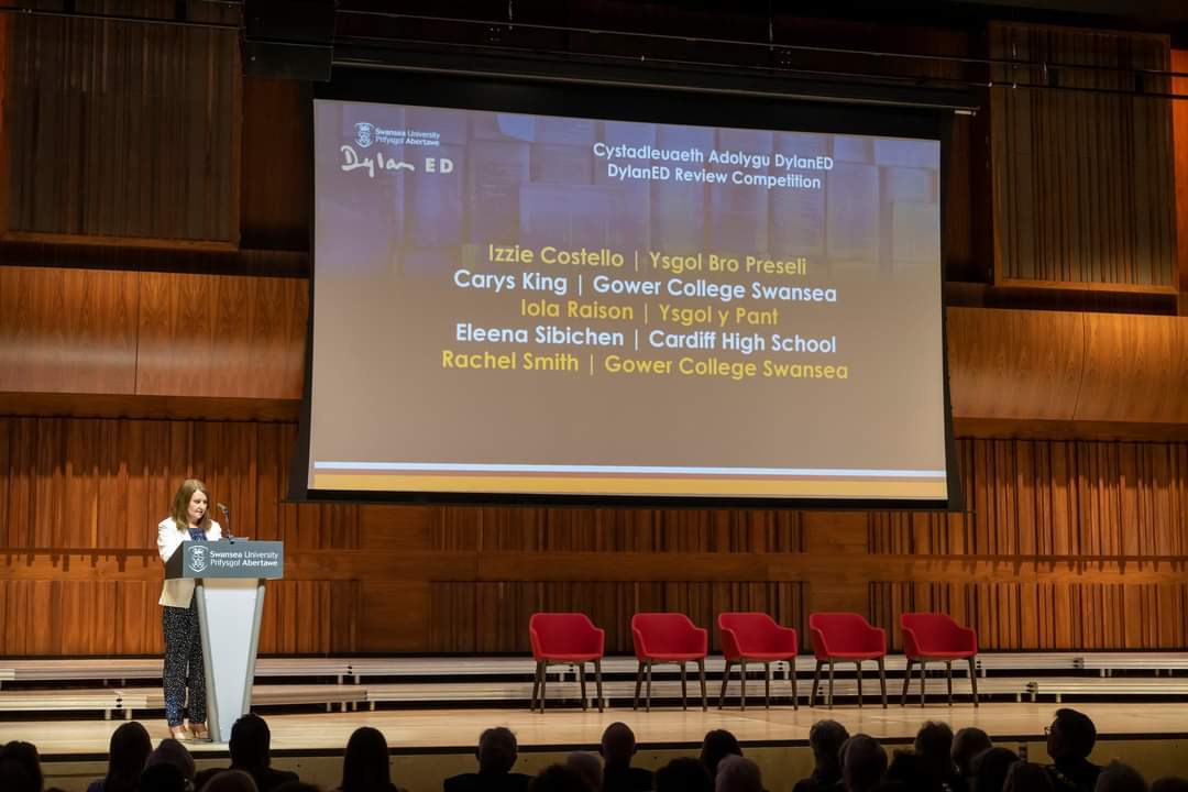 dylanthomprize's tweet photo. Congratulations to Izzie Costello (@YsgolYPreseli), Carys King (@GowerCollegeSwa), Iola Raison (@YPantSchool), Eleena Sibichen (@officialCHS) and Rachel Smith (@GowerCollegeSwa) on their winning #DylanED competition reviews of the shortlisted books #SUDTP23 https://t.co/WpwC78LzK8
