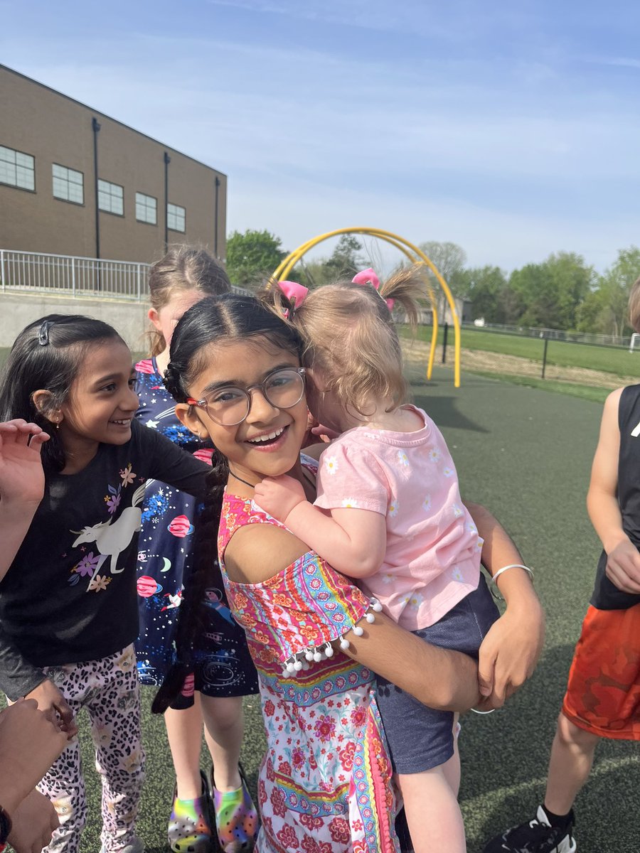 MaryEllies_'s tweet photo. The twins came for recess today and absolutely loved @NoviVillageOaks . Let's be honest-who doesn't?! 💚🤍 https://t.co/Pvb8WYNRvM