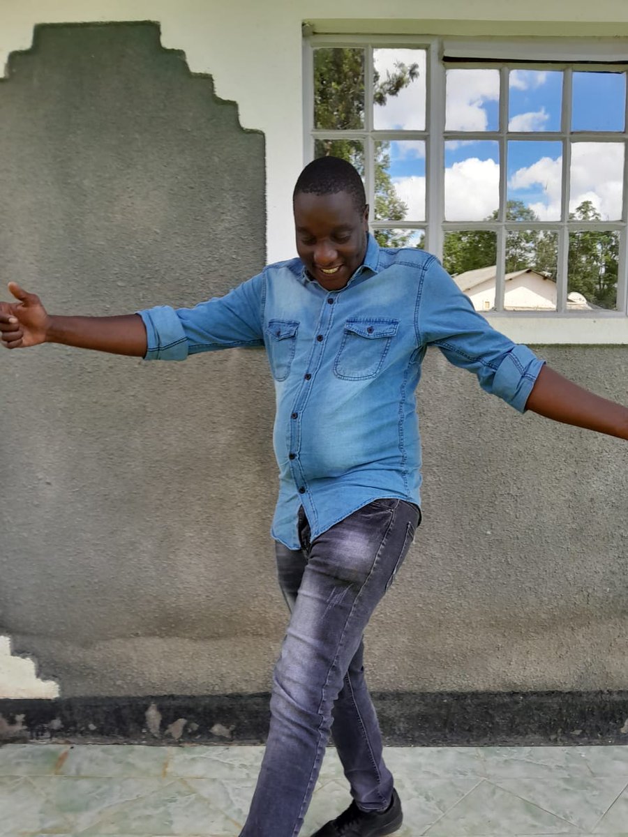 Martinhumble's tweet photo. Its friday fam https://t.co/4240SdauSs