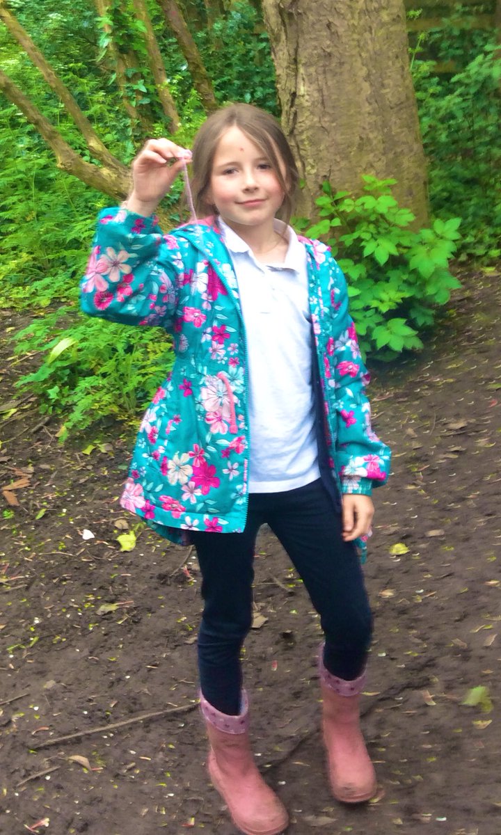 Sycamore class were at Forest School this afternoon learning about worms. They have 5 hearts and there are no male or female worms, so all worms lay eggs. Charles Darwin said that worms are the most important creatures on earth. Giant Gippsland worms can grow over 3 metres long!