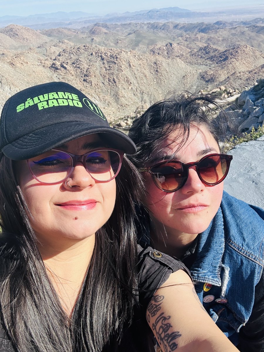 BaezRebecap's tweet photo. Buenos días mi @elwarpig te súper rifaste con ese bloque 70’s Y seguro mi hermana @andrea_p_baez está igual de feliz que yo!! Las Báez nos declaramos #ClientasSatisfechas Ya destapen las caguamas chingaoooo!!! 🍻🍻🍻🍻🤣🤣🤣🤣 #SálvameDiario https://t.co/Qr6oO8kHiq