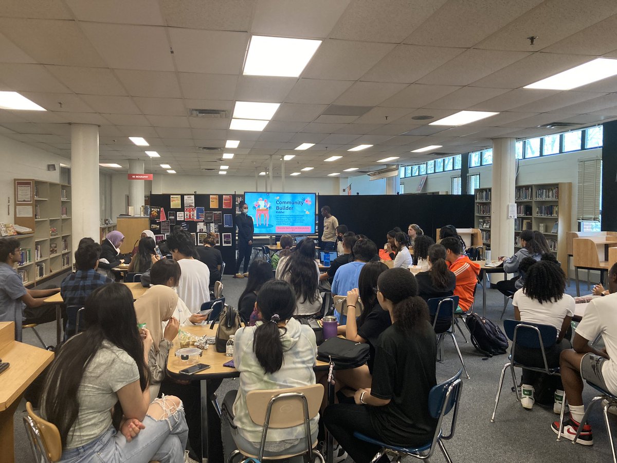 <a href="/MspQo/">QO MSP</a> and <a href="/rjustilien/">Rosie Justilien, QOHS English Resource Teacher</a> packed the media center at lunch to discuss AAPI and current events 👏 

@QOHSPrin_Thomas @QOHS_AP @QOActingAP <a href="/yarborop2/">Yarborop2</a>