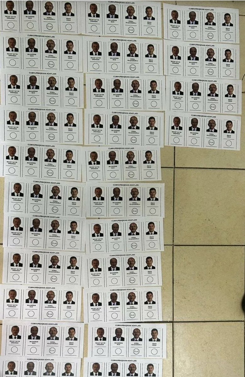 Konya'da CHP İlçe Başkanı Salih Çakıllıkoyak'ın aracından Kemal Kılıçdaroğlu ile CHP'ye mühür basılmış sahte oy pusulaları bulundu. CHP İlçe Başkanı Çakıllıkoyak yakalandı.BOL BOL <a href="/kilicdarogluk/">Kemal Kılıçdaroğlu</a> oylar verilmiş bile #Secim2023 #HırsızVar <a href="/herkesicinCHP/">CHP 🇹🇷</a> tabii şimdi herkes susar ;)