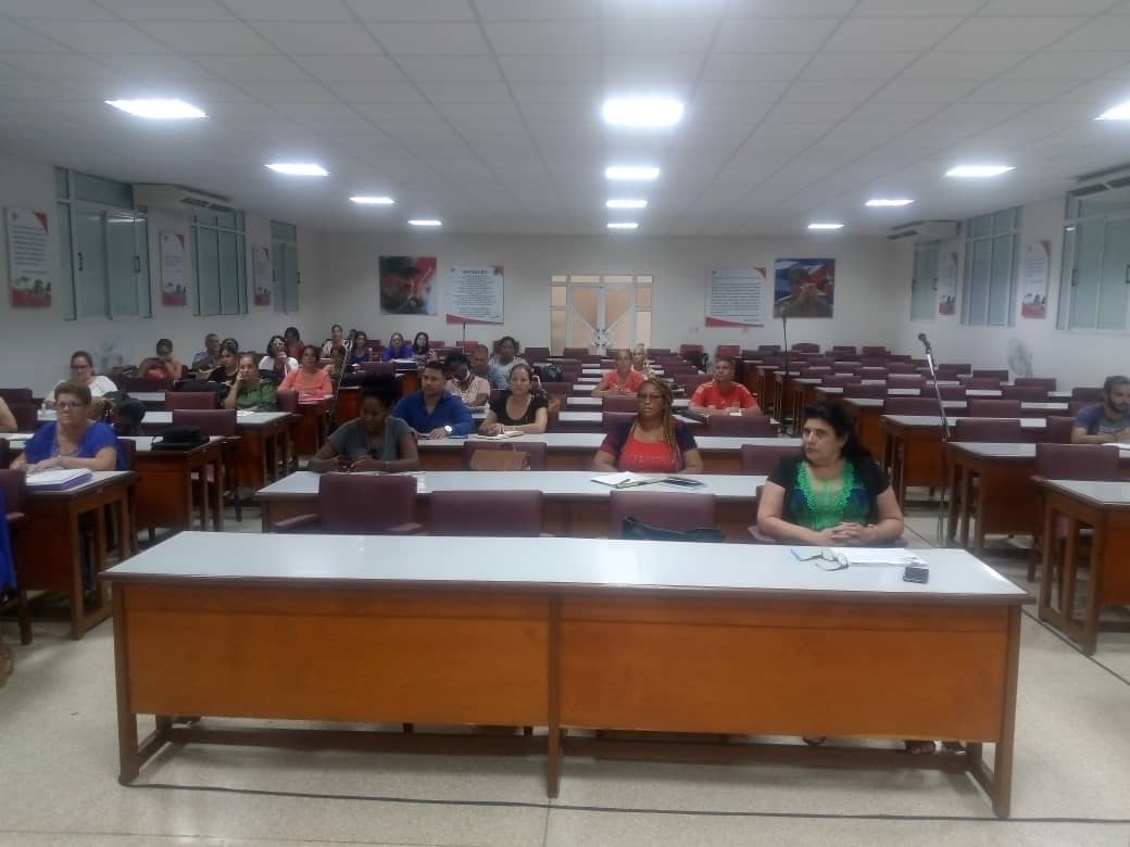 📌 Tras la constitución del Grupo Asesor para el Trabajo Comunitario Integrado (TCI) en #VillaClara la <a href="/SocialesUCLV/">Facultad de Ciencias Sociales UCLV</a> está representada por la Dr.C. Lucrines Azcuy, quién además es asesora para la #ANPP en lo referido al TCI. 

#UCLVnuestra