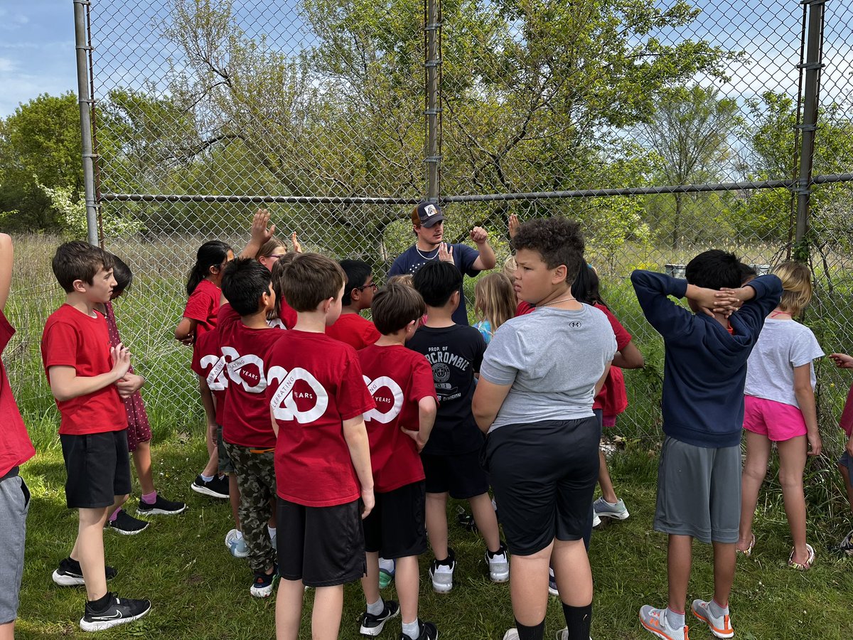 ricktkrause's tweet photo. @deltakellyelem1 What a fantastic learning opportunity for #4thgrade students to learn about the farmers and the awesome #duttonfarm community. #mtsscoach @rochcommschools https://t.co/X8PREvFcjJ