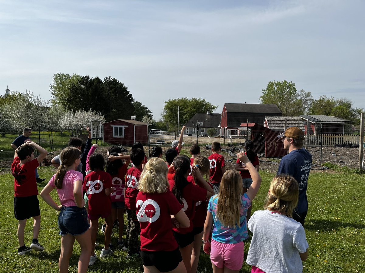 ricktkrause's tweet photo. @deltakellyelem1 What a fantastic learning opportunity for #4thgrade students to learn about the farmers and the awesome #duttonfarm community. #mtsscoach @rochcommschools https://t.co/X8PREvFcjJ