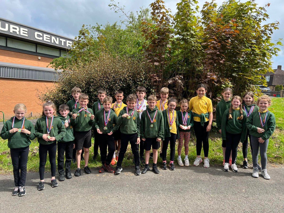 Ysgol Dafydd Llwyd (@dafydd_llwyd) on Twitter photo Llongyfarchiadau mawr i bawb a fu’n cystadlu yn y gala nofio bore ‘ma!
🥇🥈🥉👏🏻🏊🏊🏼♀️🥳🎉
Huge congratulations to all who swam in today’s swimming gala!
<a href="/DMPROcoach/">DM PROcoach</a>
<a href="/MaldwynLC/">Maldwyn Leisure Centre</a> Llongyfarchiadau mawr i bawb a fu’n cystadlu yn y gala nofio bore ‘ma!
🥇🥈🥉👏🏻🏊🏊🏼♀️🥳🎉
Huge congratulations to all who swam in today’s swimming gala!
<a href="/DMPROcoach/">DM PROcoach</a>
<a href="/MaldwynLC/">Maldwyn Leisure Centre</a>