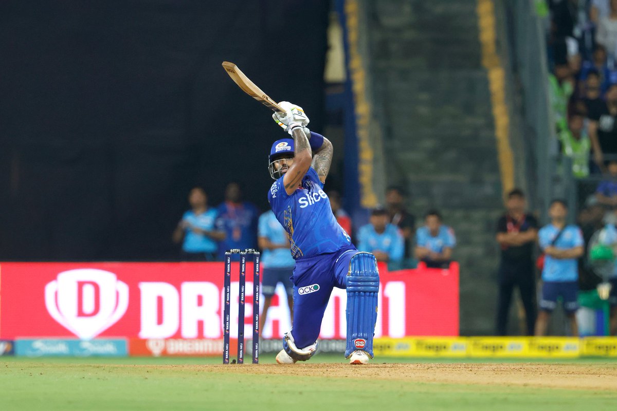 imrahulriwar's tweet photo. Suryakumar yadav hit a century what a man🫡
That last six🔥
#MIvGT #SuryakumarYadav https://t.co/NJF7jdLn67
