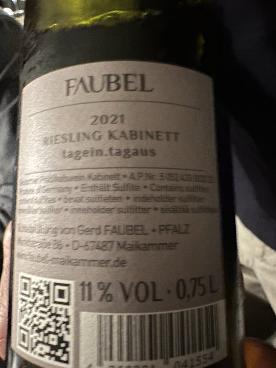 sarfeld's tweet photo. @walli5 @PhilippBohn @thiloknott @MartinMay678 @TobiasHbner9 @Reblaus10 @thmsdhl @ralph_stephan @rasenspiesser @BewareMacduff @mwmosen @FavolaPalatine @SLFanForEver @Patrick_Kunkel @Schnellhorn @Thaidigsmann @weingutdiehl @DigitalNative88 @knut_bergmann @Joerg_Ebel @MarcoJunk @torsten_panzer @baha_jam @sebulino @sixinonehouse @PvonPempelfort @MSA_ @blauesedelweiss @deutscheweine @MeyerVera @MartinDohmen @christ_natterer @dcremer_ @xileffff @glossatorin @hherkenh @hap1977 @chesirkatze @VDP_Estates @FassnachtMartin @seyffardt @ChialoJoe @frankenwein @CarstenOvens @ElzbietaHubner @thoerle @TobiasBringmann @DO_CostersSegre @Bayer4Crops @LiebertThorsten Und dann war noch #Faubel #Riesling Kabinett „tagein tagaus“, wunderschön klar (2021, 22 ist noch nicht so weit), und #Maikammer gelber #Muskateller - ok, auf den hätte ich verzichten können, Geschmackssache. Ich hab mich lieber auf die bayerisch Creme gestürzt 😋 #LeDoc https://t.co/jXTgu1vRfc