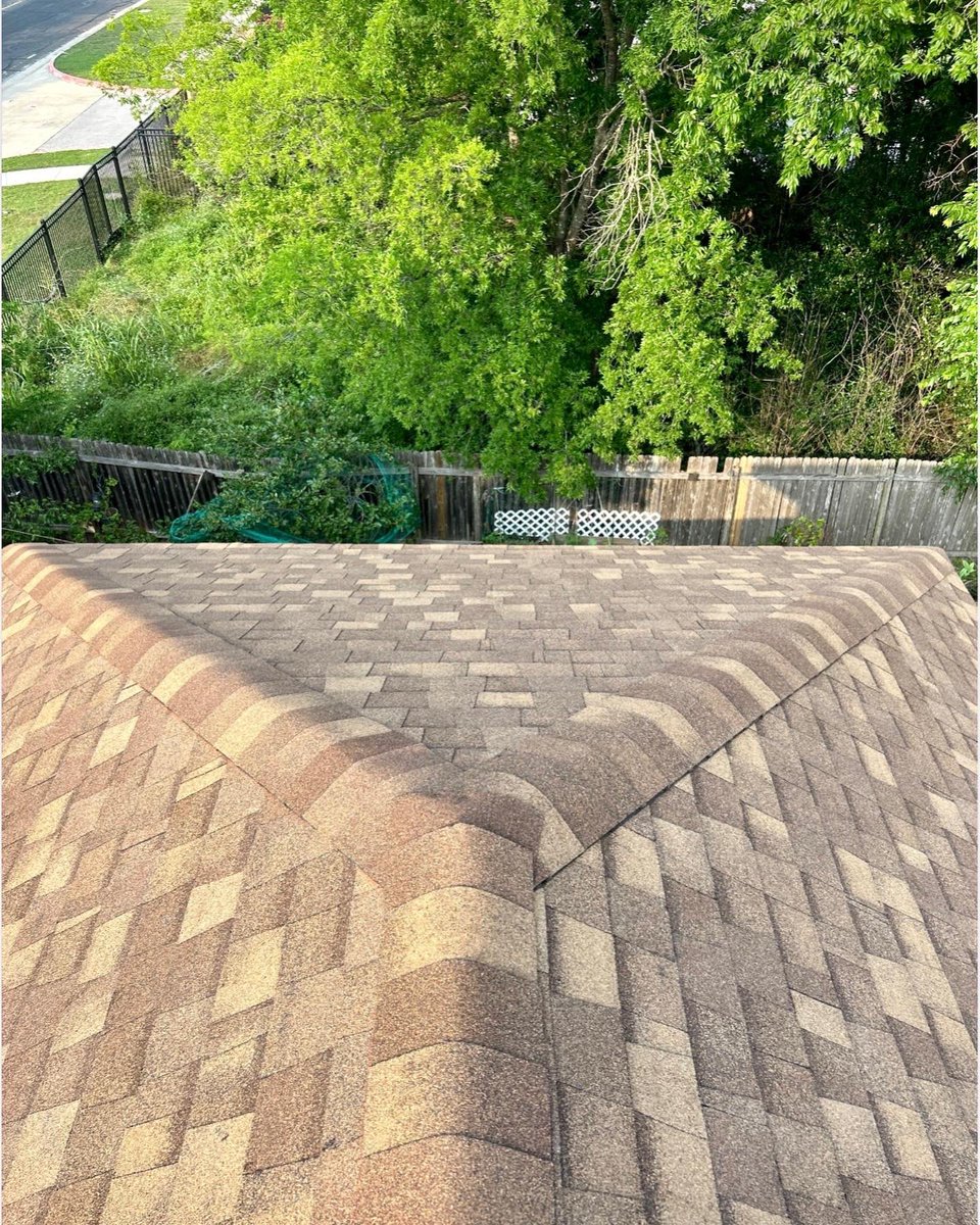 C2CRoofs's tweet image. Check out this incredible CertainTeed resawn shake shingle! It transformed this home 🏡 give us a call 📞 today to schedule your free roof inspection 🧐  888-315-0169 #austinroofing #roofing #austincontractor #c2croofs