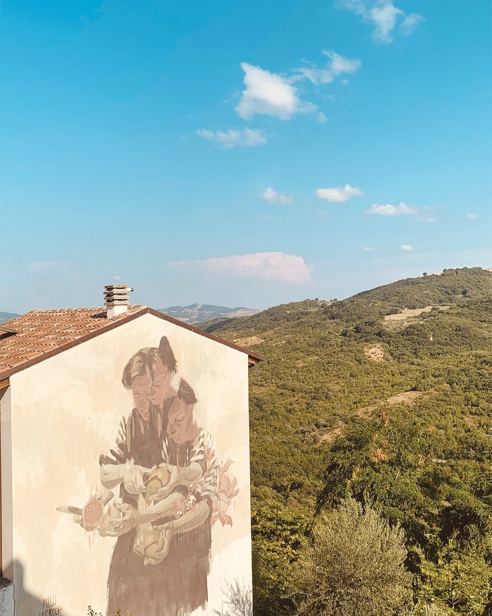 Civitacampomarano in Molise is a must for street art lovers. The entire town surrounded by hills is decorated with colourful murals. Tag someone you would like to go there with.

📷 IG flow

 #ilikeitaly #civitacampomarano #molise #visimolise #streetart #borghiitaliani