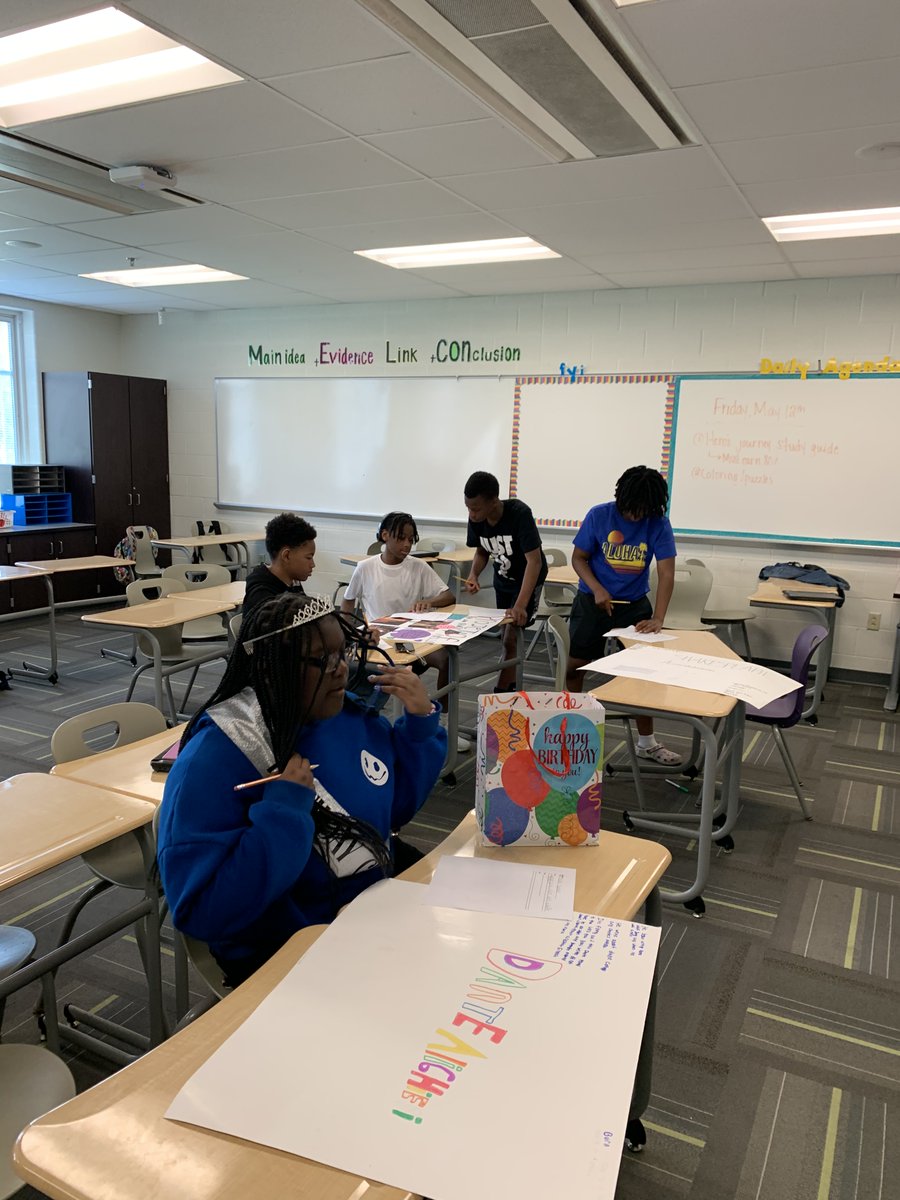 MilkovichMS1's tweet photo. 7-1 doing a gallery walk during intervention for Mr. Howe's social studies class. Students observed each other’s Renaissance project. https://t.co/yuS1DZvsEg