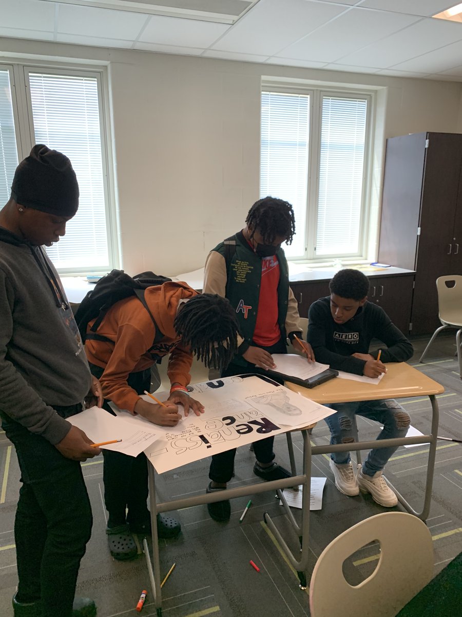 MilkovichMS1's tweet photo. 7-1 doing a gallery walk during intervention for Mr. Howe's social studies class. Students observed each other’s Renaissance project. https://t.co/yuS1DZvsEg