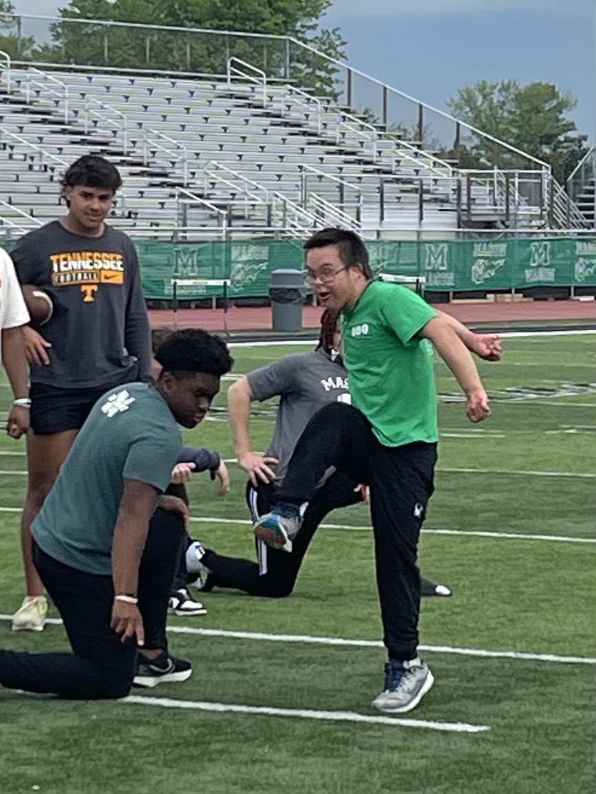 gfox316's tweet photo. What a morning!  Field Day with our friends!  @Mason_W_Soccer @MasonCometsFB @MasonLacrosse @MasonGirlsVB @MasongirlsTF @MHSCometsCheer @GirlsMHSLax @MasonTrack @SoftballMason https://t.co/zneFh8Pzg6