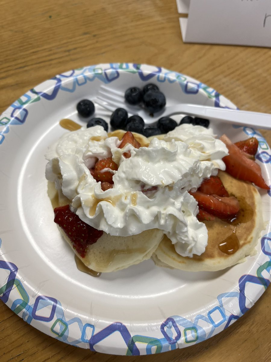 Wrapped up #teacherappreciationweek <a href="/RollingTerrace/">Rolling Terrace ES</a>  w #PancakeswithPalladino. Our fearless leader whipped up a pancake breakfast for the staff to enjoy. We even got her an apron👩🏼‍🍳Thanks, Dr. P! This week was for the teachers but we truly appreciate you 🧡💙