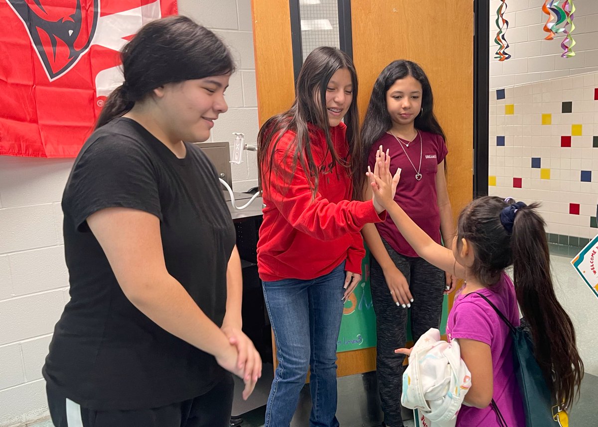LasPalmasEISD's tweet image. We proudly welcomed our future Kinder leaders from @JOSECARDENASECC and @StaffordECC this morning! They visited classrooms and “Said YES to LPLS” by signing their welcoming certificates. See you in August 2023!! #LPEPawsUp #LPLS4Girls 💚
