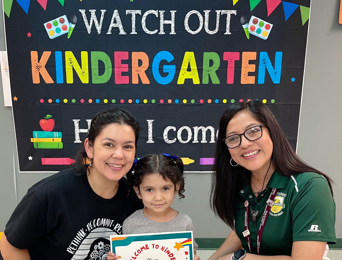 LasPalmasEISD's tweet image. We proudly welcomed our future Kinder leaders from @JOSECARDENASECC and @StaffordECC this morning! They visited classrooms and “Said YES to LPLS” by signing their welcoming certificates. See you in August 2023!! #LPEPawsUp #LPLS4Girls 💚