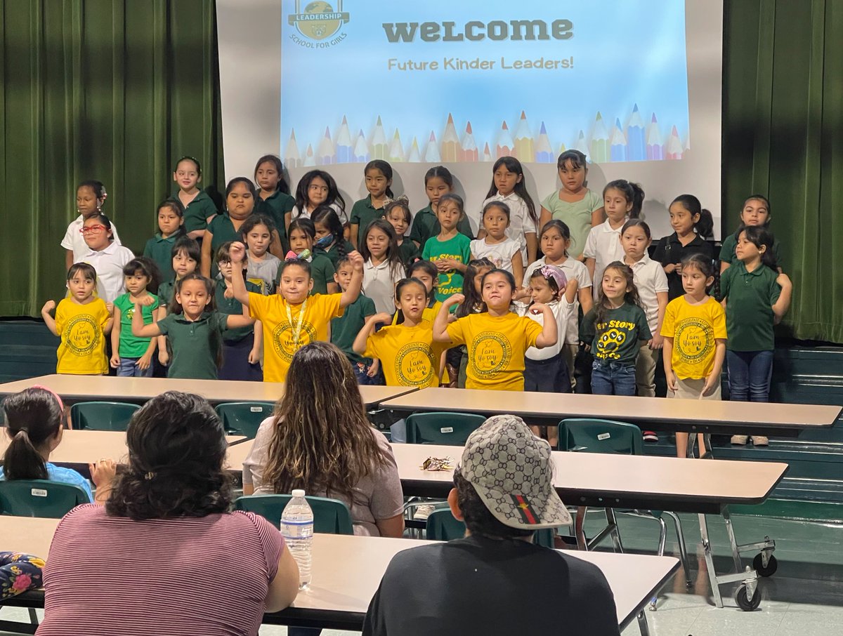 LasPalmasEISD's tweet image. We proudly welcomed our future Kinder leaders from @JOSECARDENASECC and @StaffordECC this morning! They visited classrooms and “Said YES to LPLS” by signing their welcoming certificates. See you in August 2023!! #LPEPawsUp #LPLS4Girls 💚
