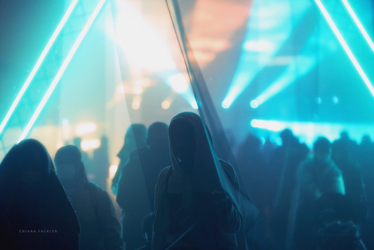 We dance with the lights 

#photooftheday #tokyo #photograghy  #photocinematica #streetphotography