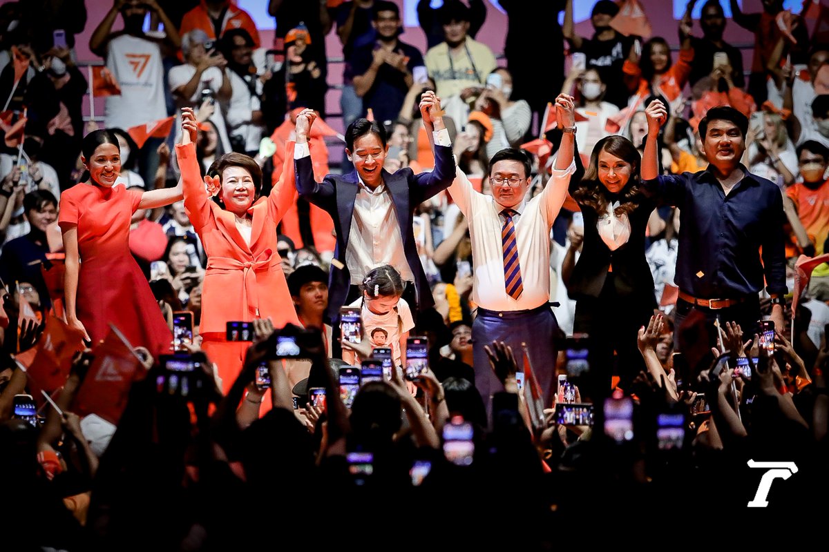 Thairath_News's tweet photo. เสร็จสิ้นเป็นที่เรียบร้อยสำหรับเวทีปราศรัยใหญ่โค้งสุดท้ายของพรรค #ก้าวไกล วลีเด็ด ”ส้มรักพ่อ” ลั่นฮอลล์ ด้านพิธาตอบกลับระหว่างขึ้นปราศรัย “พ่อก็รักส้ม” เช่นกัน  
⁣
📍 สนามกีฬาเวศน์ 1 ศูนย์เยาวชน-กรุงเทพมหานคร ⁣
⁣
ภาพ : ชุติมน  เมืองสุวรรณ ⁣
⁣
#ThairathPhoto #ไทยรัฐออนไลน์ https://t.co/dLNle0kyDh