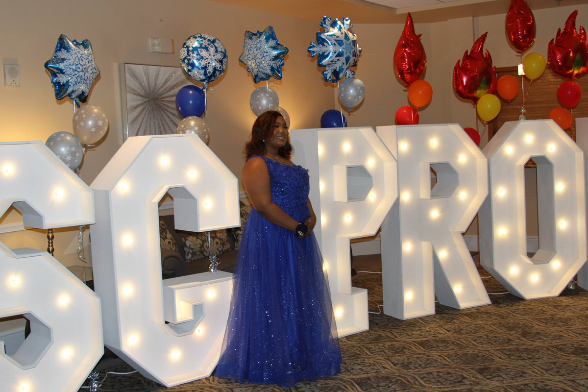 HawksSG's tweet image. #SGClassOf2023 #SGClassOf2024 #PromNight #FireAndIce #SGIsThePlaceToBe #ShouldaBeenaHawk @ChadHarrisonSG @fhansonic @SarahOlsavsky @drjconnor299