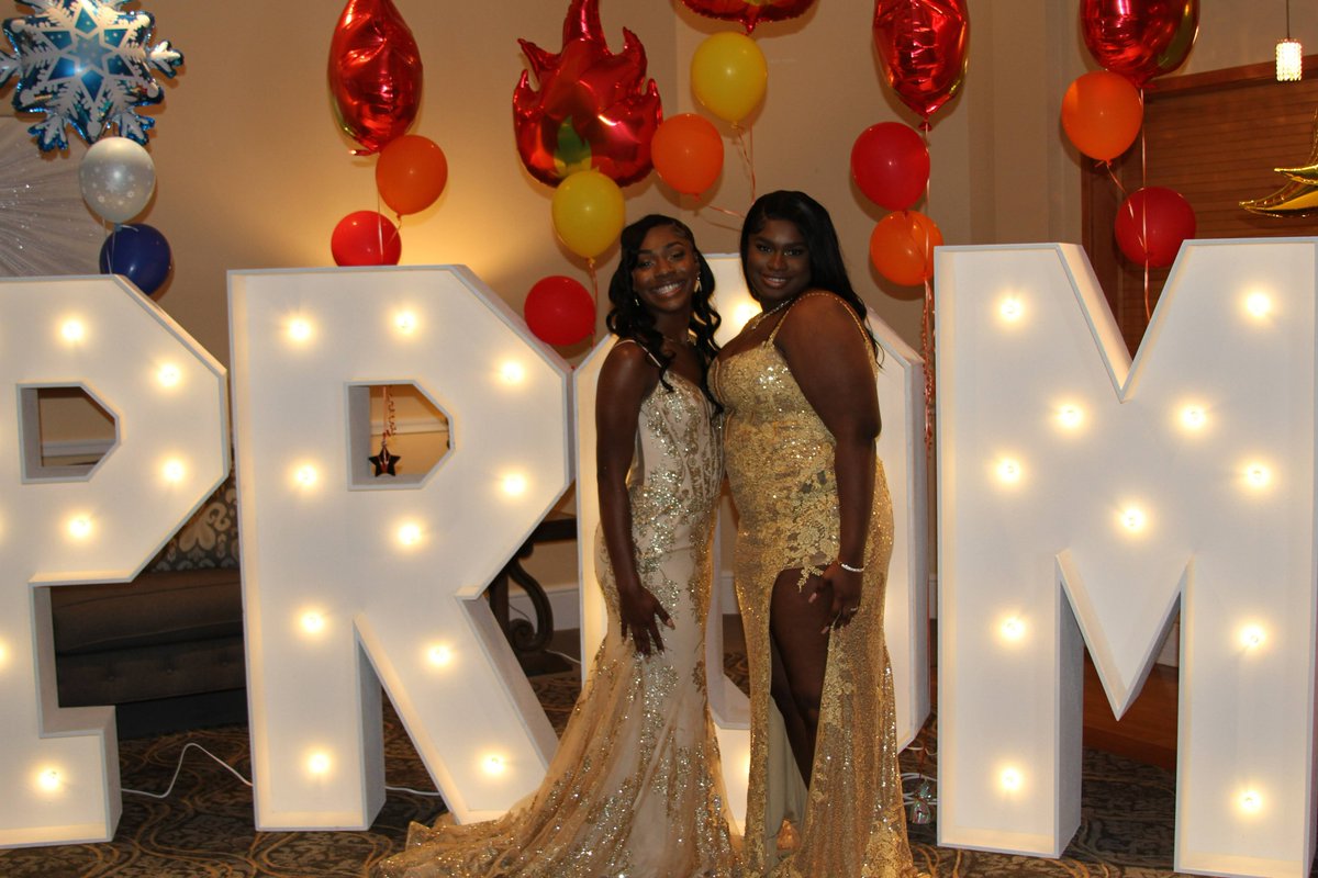 HawksSG's tweet image. #SGClassOf2023 #SGClassOf2024 #PromNight #FireAndIce #SGIsThePlaceToBe #ShouldaBeenaHawk @ChadHarrisonSG @fhansonic @SarahOlsavsky @drjconnor299