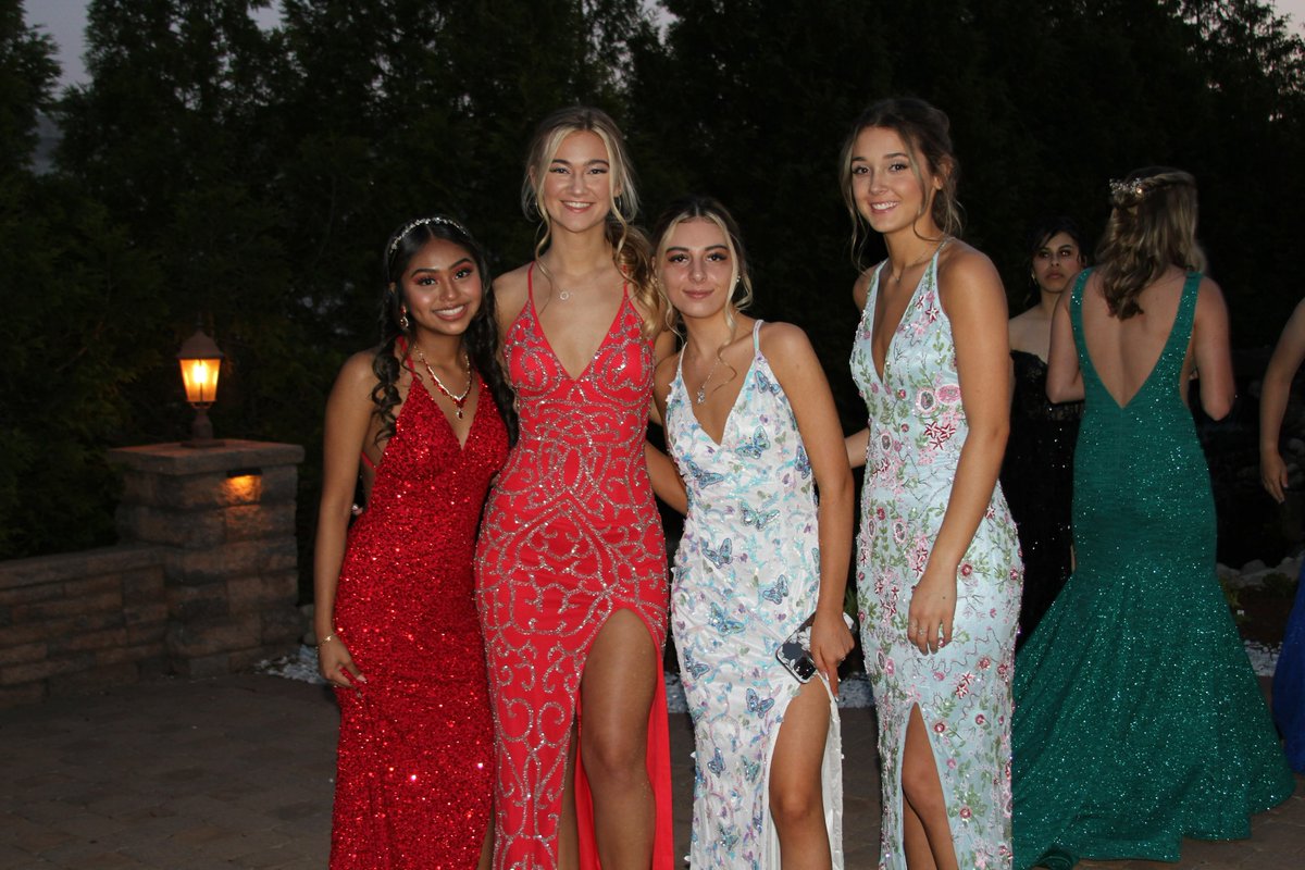 HawksSG's tweet image. #SGClassOf2023 #SGClassOf2024 #PromNight #FireAndIce #SGIsThePlaceToBe #ShouldaBeenaHawk @ChadHarrisonSG @fhansonic @SarahOlsavsky @drjconnor299