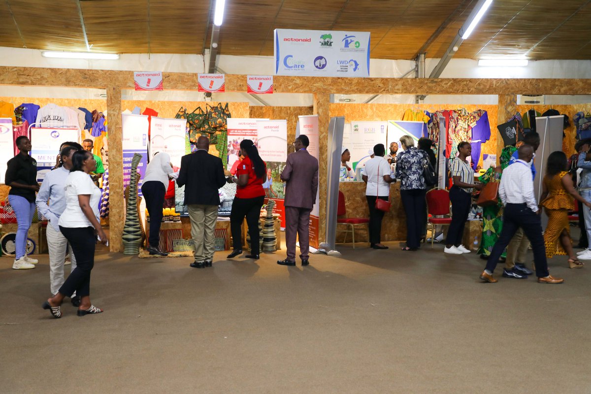 UNDP_Rwanda's tweet image. Shoutout to all the CSOs &amp;amp; partners who showcased their work at the exhibition! Your tireless efforts &amp;amp; innovative solutions are transforming lives. 🙏 to all visitors who stopped by. Together, we can contribute to a more inclusive &amp;amp; prosperous #Rwanda. #CSO4People #CSOWeek2023Rw
