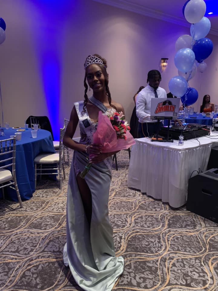 HawksSG's tweet image. Congratulations to #SGClassOf2023 Prom King and Queen, Mishaun Moore &amp;amp; Saniyah Christopher. #Prom @ChadHarrisonSG @fhansonic