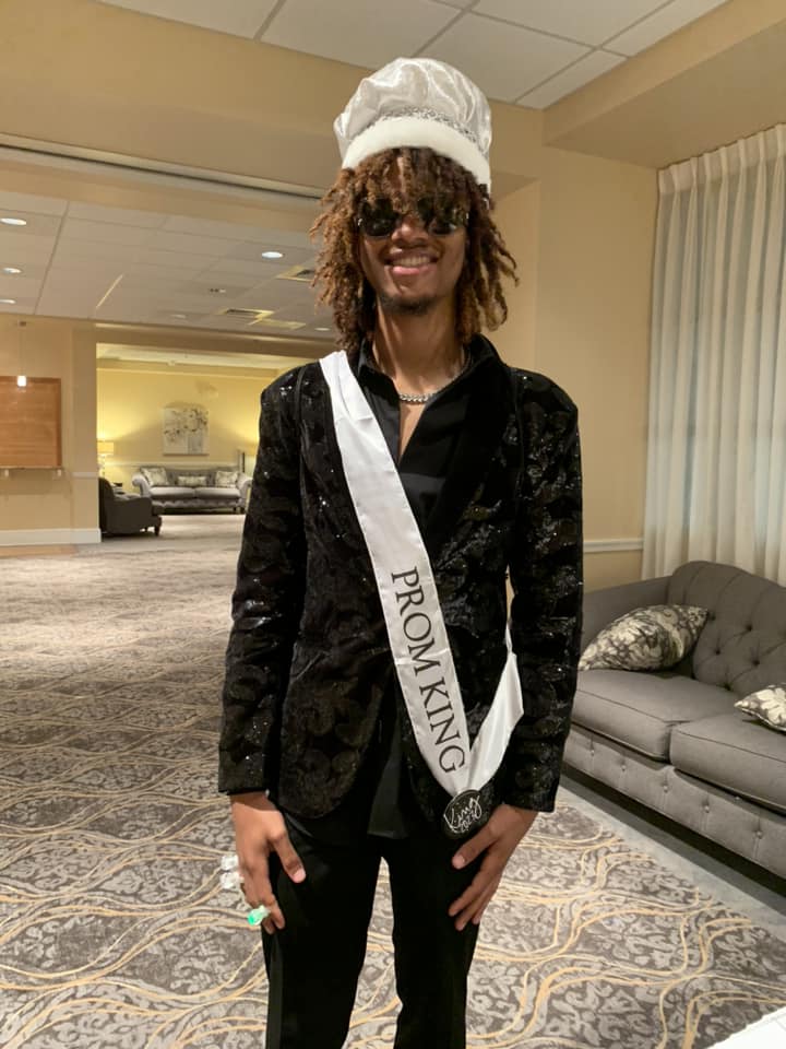 HawksSG's tweet image. Congratulations to #SGClassOf2023 Prom King and Queen, Mishaun Moore &amp;amp; Saniyah Christopher. #Prom @ChadHarrisonSG @fhansonic