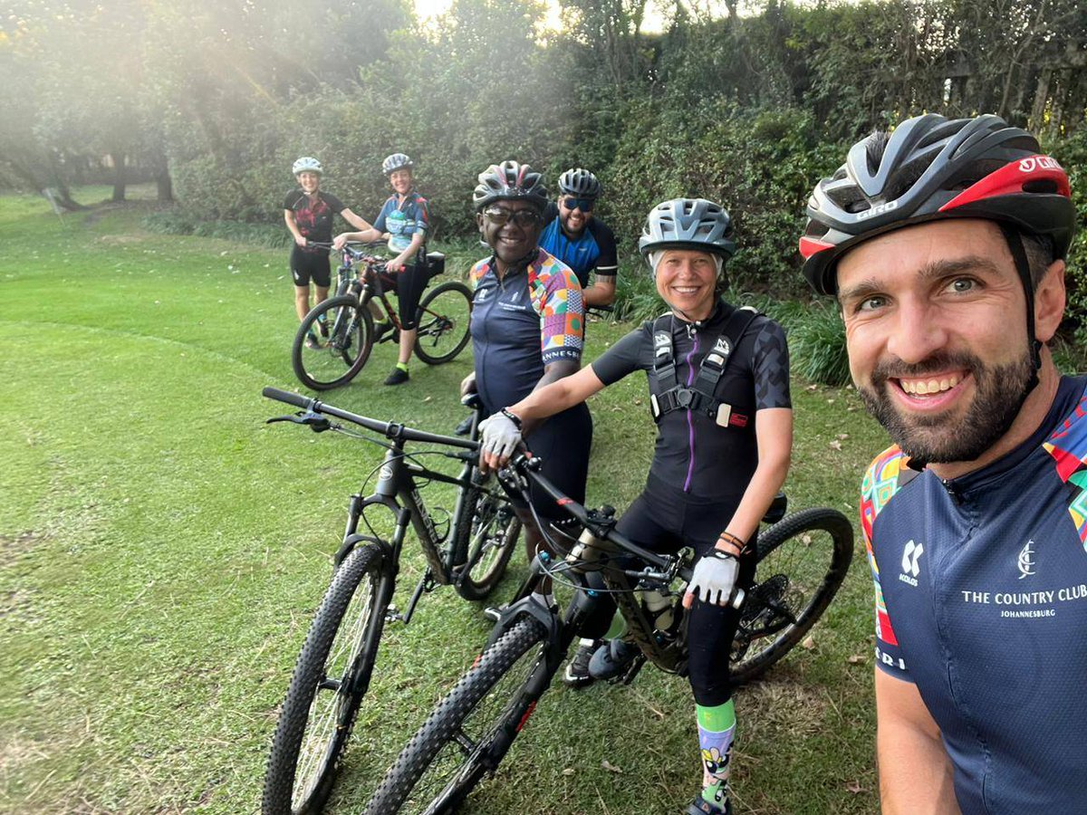 CountryClubJHB's tweet image. The perfect end to a long week - The CCJ Beer Ride Cycle! 
Thanks for the pics, Mike Hewan! 
#CCJCycle 
#CCJSport 
#EnrichYourLife