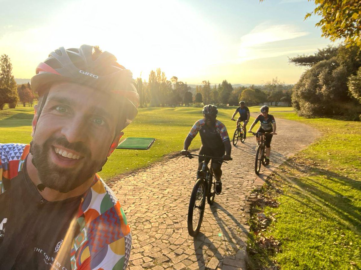CountryClubJHB's tweet image. The perfect end to a long week - The CCJ Beer Ride Cycle! 
Thanks for the pics, Mike Hewan! 
#CCJCycle 
#CCJSport 
#EnrichYourLife